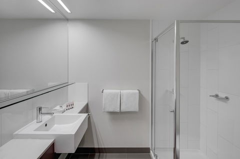 Travelodge Hotel Melbourne Docklands - Tourism Guide 6