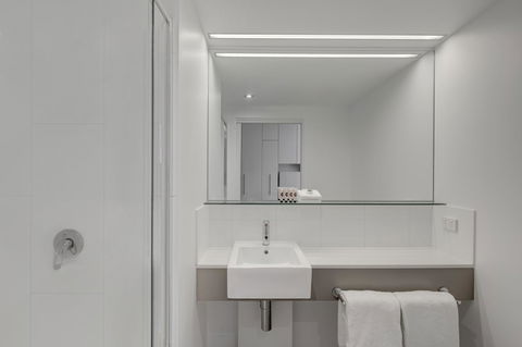 Travelodge Hotel Melbourne Docklands - Tourism Guide 8