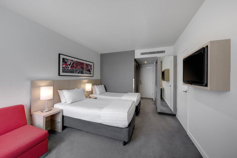 Travelodge Hotel Melbourne Docklands - Tourism Guide 1
