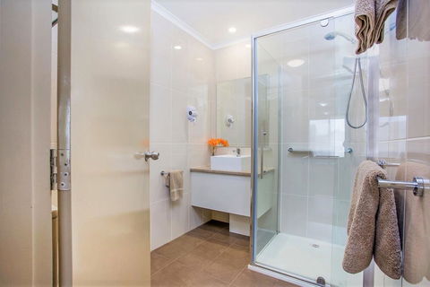 Comfort Inn Warrnambool International - Travel Agents 3