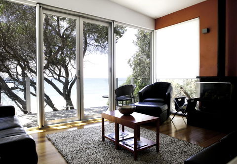 Battery Cove Beach Front Apartment - Travel Search 2