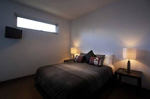 Battery Cove Beach Front Apartment - Travel Search 7