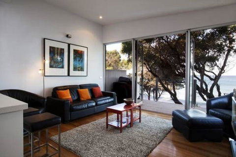 Battery Cove Beach Front Apartment - Travel Search 1