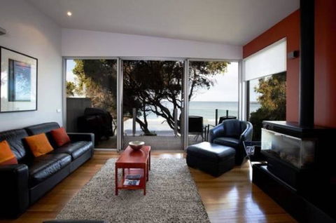 Battery Cove Beach Front Apartment - Travel Search 14