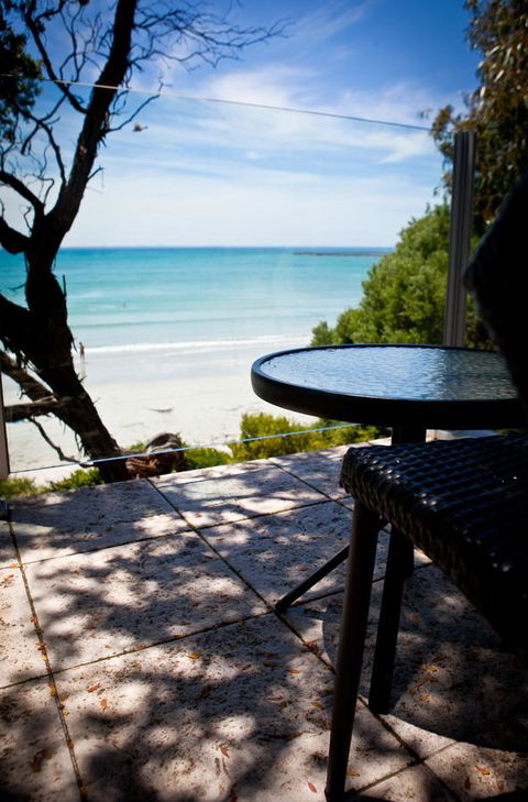 Battery Cove Beach Front Apartment - Travel Search 5