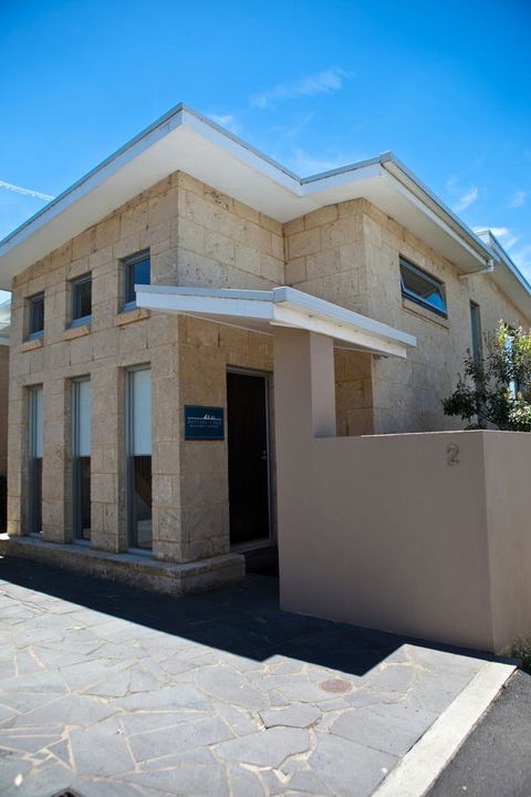 Battery Cove Beach Front Apartment - Travel Search 12