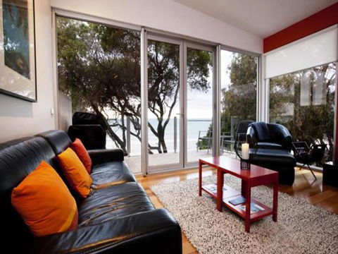 Battery Cove Beach Front Apartment - Travel Search 16