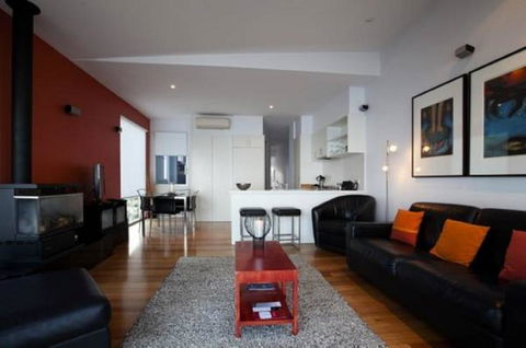 Battery Cove Beach Front Apartment - Travel Search 8