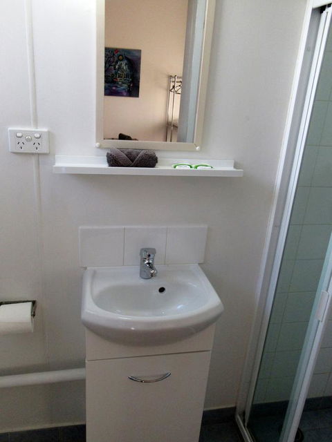 The Highlander Motel - 24HR Check In - Tourism Guide 20