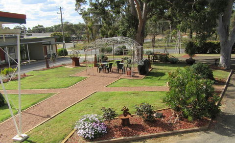 The Highlander Motel - 24HR Check In - Tourism Guide 5