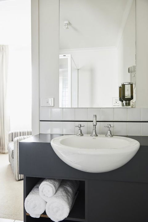 Plough Hotel - Tourism Guide 11