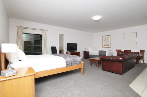 Quality Inn & Suites The Menzies - Tourism Guide 10