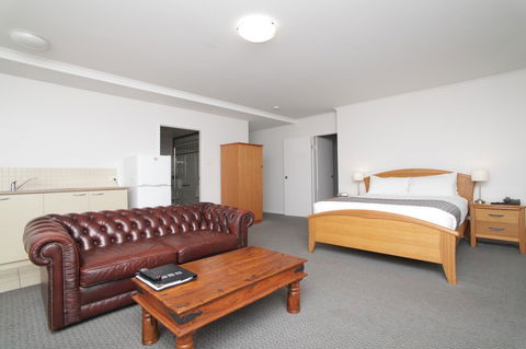 Quality Inn & Suites The Menzies - Tourism Guide 8