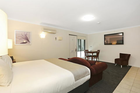 Quality Inn & Suites The Menzies - Tourism Guide 38