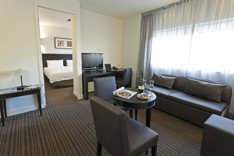 Causeway 353 Hotel - Tourism Guide 10