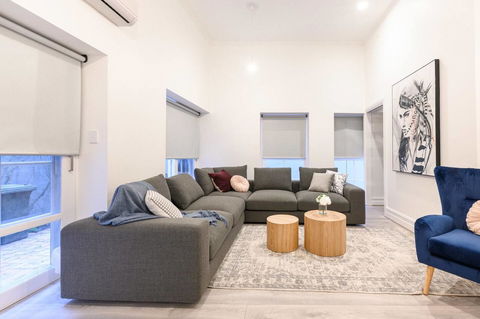 Unique 3 Bedroom Central CBD Townhouse - Tourism Guide 1