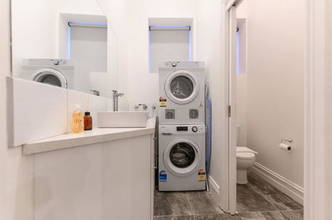 Unique 3 Bedroom Central CBD Townhouse - Tourism Guide 15