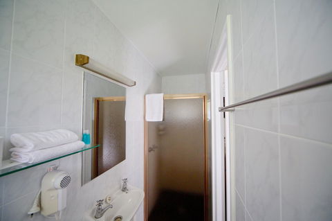 Sanctuary House Resort Motel - Tourism Guide 24