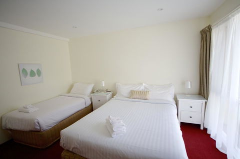 Sanctuary House Resort Motel - Tourism Guide 22