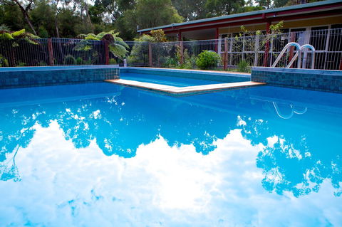 Sanctuary House Resort Motel - Tourism Guide 25