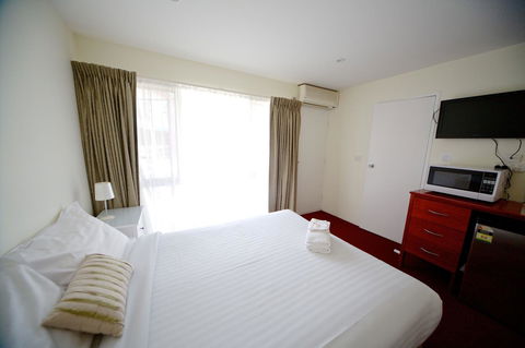 Sanctuary House Resort Motel - Tourism Guide 5