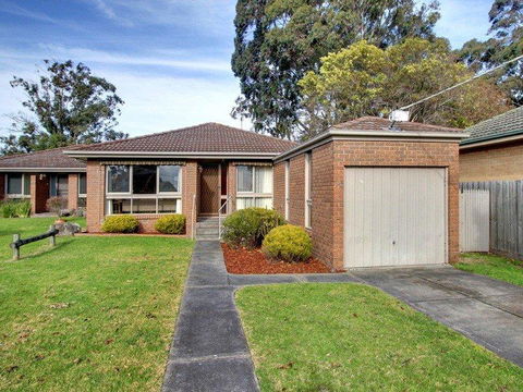Uptown Frankston - Travel Agents 15