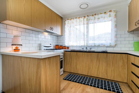 Uptown Frankston - Travel Agents 10