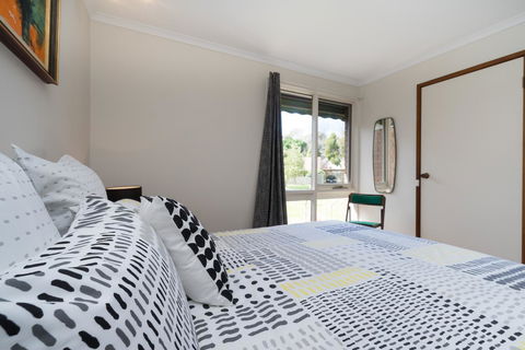 Uptown Frankston - Travel Agents 5