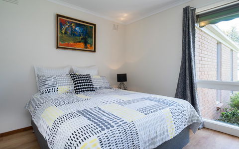 Uptown Frankston - Travel Agents 4
