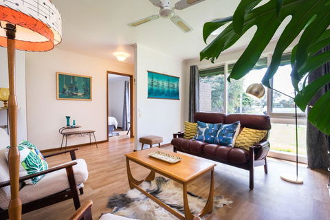 Uptown Frankston - Travel Agents 0
