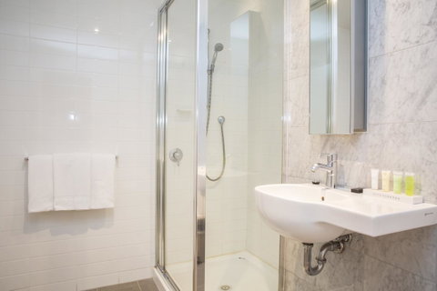 Adara Hotel Richmond - Tourism Guide 6