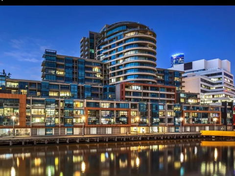 Signature Waterfront Apartments - Travel Agents 38