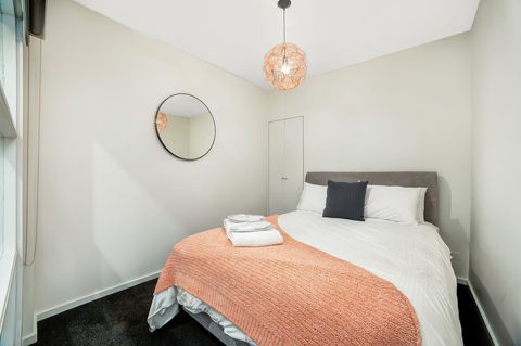 Signature Waterfront Apartments - Travel Agents 19