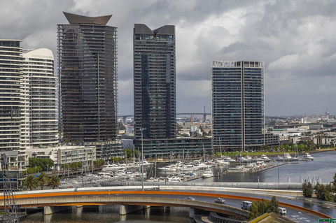 Signature Waterfront Apartments - Travel Agents 34