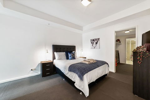 Signature Waterfront Apartments - Travel Agents 31