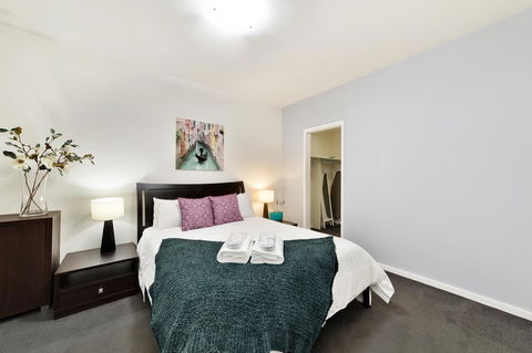 Signature Waterfront Apartments - Travel Agents 2
