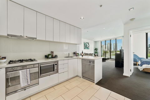 Signature Waterfront Apartments - Travel Agents 28