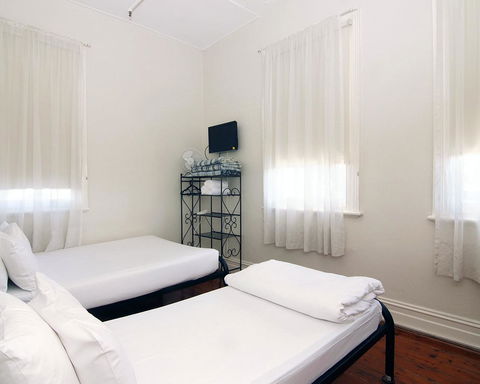 Hotel Claremont Guest House - Travel Search 13