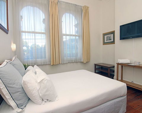 Hotel Claremont Guest House - Travel Search 8