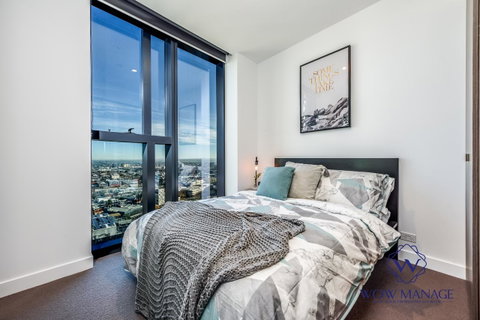 WOW Apartment On Lonsdale - Tourism Guide 3