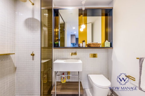 WOW Apartment On Lonsdale - Tourism Guide 7