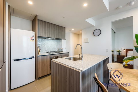 WOW Apartment On Lonsdale - Tourism Guide 10