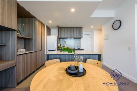 WOW Apartment On Lonsdale - Tourism Guide 12