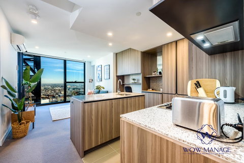 WOW Apartment On Lonsdale - Tourism Guide 6