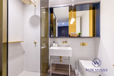 WOW Apartment On Lonsdale - Tourism Guide 11