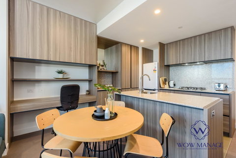 WOW Apartment On Lonsdale - Tourism Guide 5