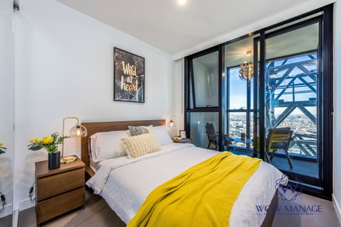 WOW Apartment On Lonsdale - Tourism Guide 4