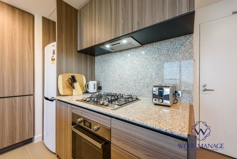 WOW Apartment On Lonsdale - Tourism Guide 9