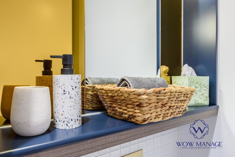 WOW Apartment On Lonsdale - Tourism Guide 8