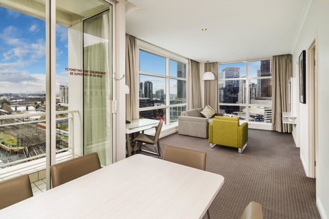 Clarion Suites Gateway - Tourism Guide 0